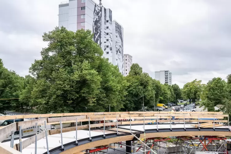 Die Arbeiten an der Rampe für die Brücke haben begonnen.