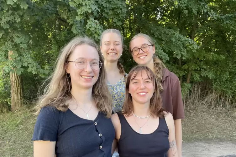 Hinten (von links nach rechts): Monika Rauch, Leonie Linsler; Vorne (von links nach rechts): Diana Cyriacks, Clara Egger. 