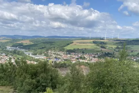 Die Woche startet noch wolkenlos, ehe am Dienstag von Westen welche aufziehen.