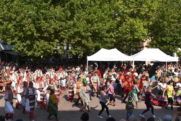 Höhepunkt ist am Sonntag, 24. August, wenn die ganze Stadt durch den Umzug der Teilnehmer erklingt. 