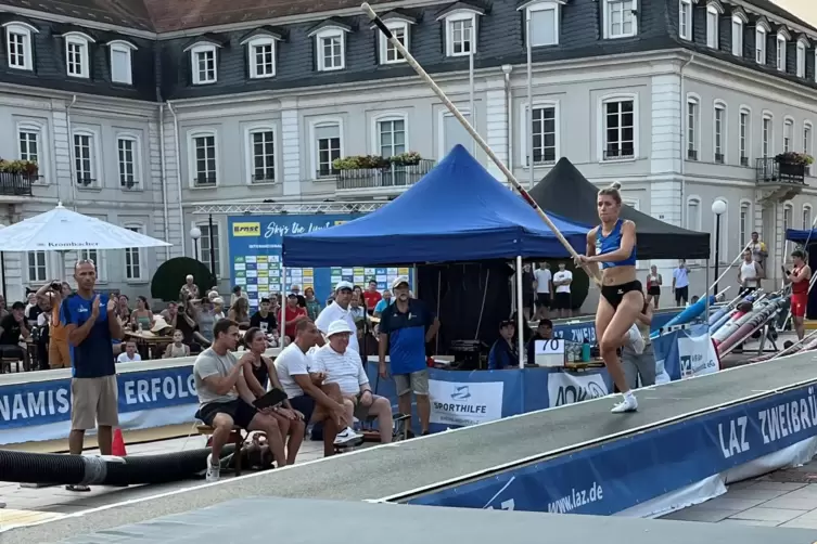 Tamineh Steinmeyer vom LAZ Zweibr&uuml;cken wird Vierte beim Heimmeeting "Sky's the Limit".