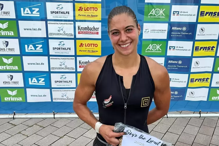 Die Schweizerin Lea Bachmann gewinnt den Elitewettbewerb mit 4,45 Meter.