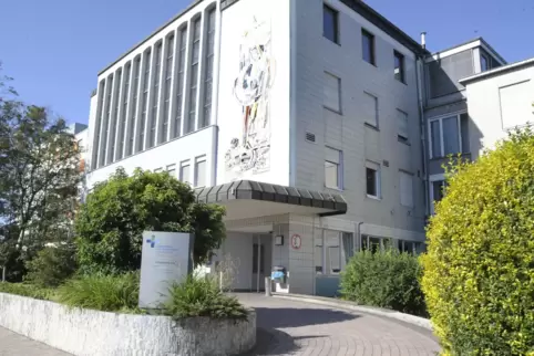 Am Mittwoch wurde sie aus dem Krankenhaus „Zum Guten Hirten“ entlassen, seit Freitag gilt die Frau als vermisst. 