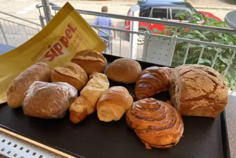 So kann eine Too Good To Go-Überraschungstüte bei der Bäckerei Sippel aussehen.