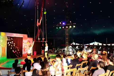 Seit 20 Jahren begeistern Schüler in der Manege des Zirkus Zappzarap.