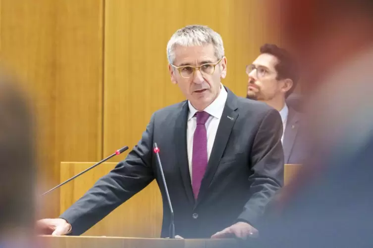 Spricht von &bdquo;wehrhafter Demokratie&ldquo;: Landtagspr&auml;sident Hendrik Hering (61, SPD). 