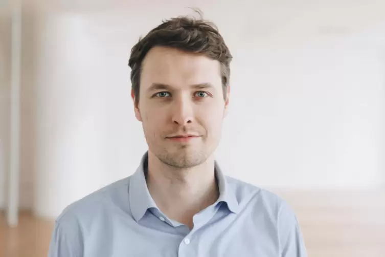 Jamie Dau ist Provenienzforscher an den REM. 