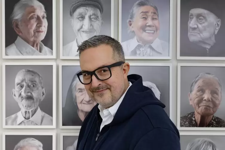 Karsten Thormaehlen hat weltweit Hundertjährige mit seiner Kamera besucht, sie porträtiert und ihre Geschichten eingefangen. 