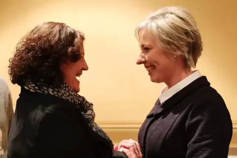 Stehen hinter dem Geothermie-Projekt: Schifferstadts Bürgermeisterin Ilona Volk (links) und Speyers Oberbürgermeisterin Stefanie