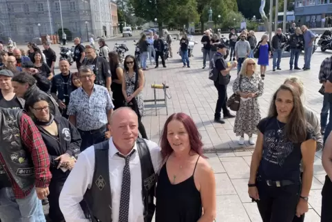 Seit Freitag sind sie verheiratet: Thorsten Lauer und Marion Lauer-Heyl (vorne im Bild). Seit Freitag sind sie verheiratet: Thorsten Lauer und Marion Lauer-Heyl (vorne im Bild).