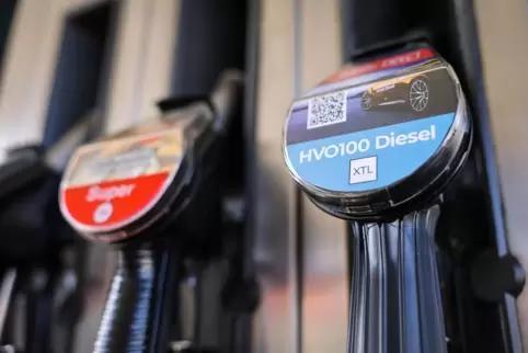 HV100 gibt es nun an einigen Tankstellen als Ersatz für Diesel. Ob damit der Umwelt geholfen wird, ist allerdings strittig. 