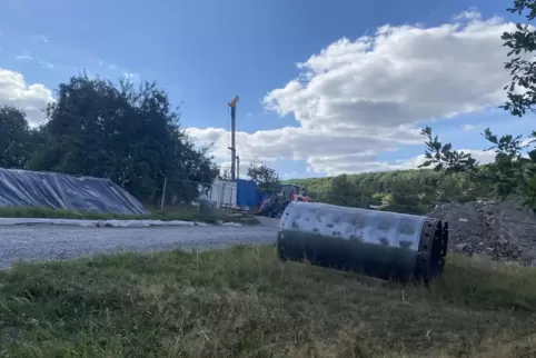 Knapp oberhalb der Wohnbebauung ist in der Feldstraße eine Baustelle eingerichtet worden.