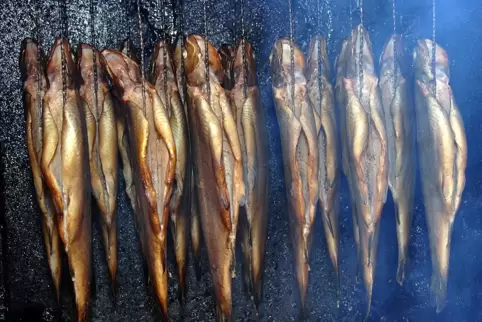 Selbst geräucherte Forellen sind zweimal im Jahr die Spezialität des Angler Clubs.