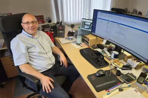 Vor 25 Jahren wagte Michael Herrlich den Sprung in die Selbstständigkeit. Was mit dem Verkauf von Telefonanalgen begann, hat sic