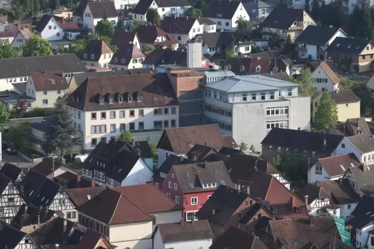 Umbau statt Abriss ist angesagt: mit Materialien und Farben, die in die Region passen.
