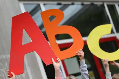 Andere Namen, andere Arten, das ABC zu lernen. Viel hat sich über die Jahre bei den Erstklässlern verändert. 