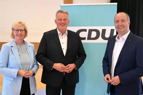 Elke Schanzenbächer, CDU-Spitzenkandidat Gordon Schnieder und Markus Wolf (rechts). 