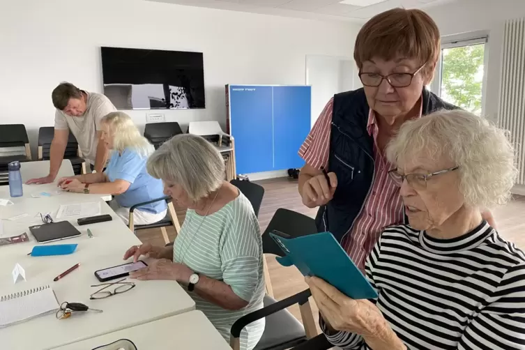 Im Kurs lernen Teilnehmerinnen und Teilnehmer Schritt f&uuml;r Schritt, wie man mit Signal Nachrichten schreibt.