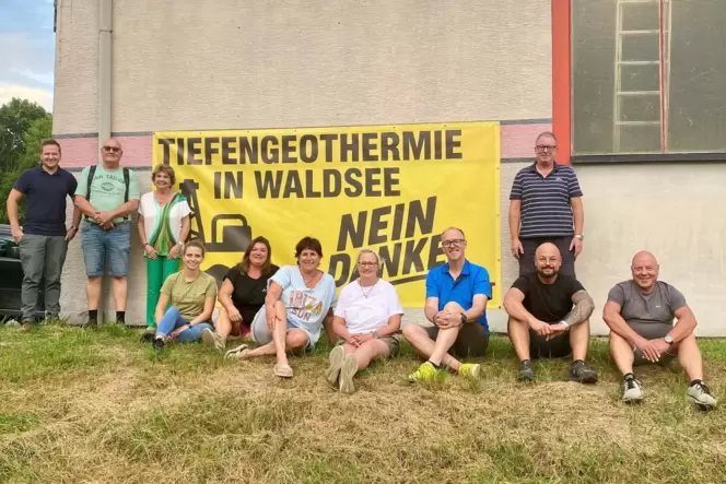 Sind gegen die geplante Tiefengeothermie: Mitglieder der Bürgerinitiative.
