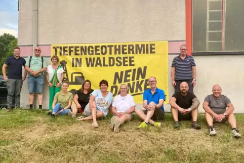 Sind gegen die geplante Tiefengeothermie: Mitglieder der Bürgerinitiative. 