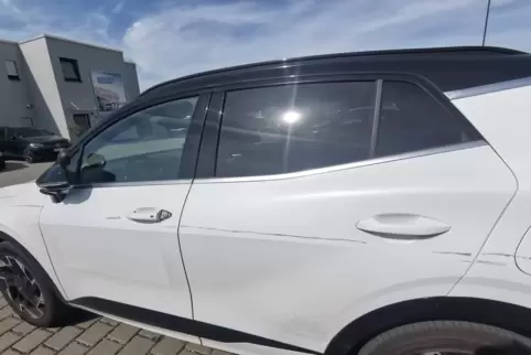 Den Schaden an dem Wagen beziffert die Werkstatt auf mindestens 11.000 Euro. 