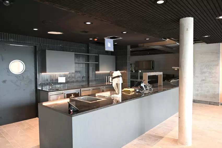 Die Theke des Gastro-Bereichs im Erdgeschoss.