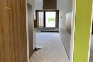 Lichte Zukunft für die Stadtklinik? Erster Blick in eines der Patientenzimmer im kurz vor der Vollendung stehenden Anbau. Lichte Zukunft für die Stadtklinik? Erster Blick in eines der Patientenzimmer im kurz vor der Vollendung stehenden Anbau.