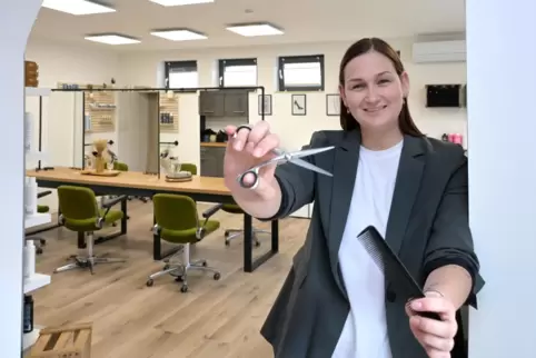 Freut sich auf ihre Kunden: Friseurmeisterin Juliane Müller. 