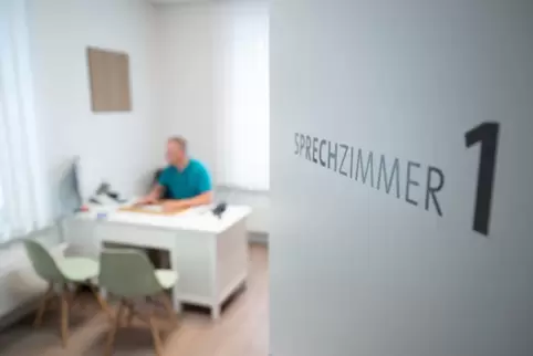 In Deutschland fehlen in den kommenden fünf bis zehn Jahren mehr als 10.000 Hausärzte. 