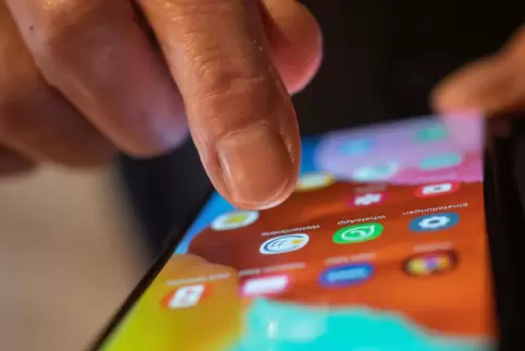 Unfallflucht: Der Geschädigte erhielt auf seinem Handy eine Schadensbenachrichtigung. 