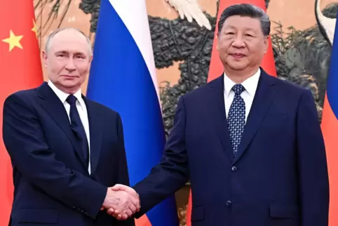 Hand drauf: Putin und Xi.