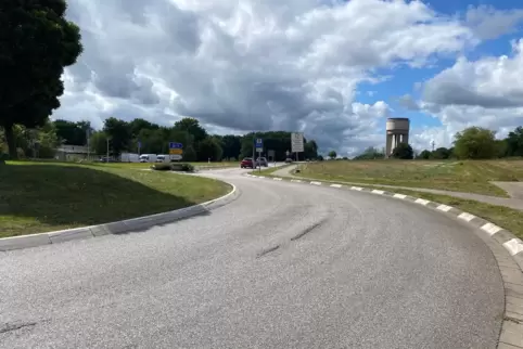 Die L356 bei Ramstein ist ab Mittwoch voll gesperrt: Zwischen der Robert-Bosch-Straße – über den Kreisverkehr am Wasserturm (uns