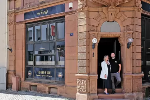 Lisa und Alexander Specht betreiben ihr Sushi-Lokal jetzt in der ehemaligen Destille in der Poststraße.