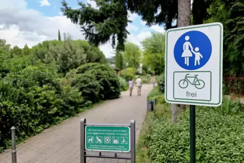 Radfahrer dürfen weiter einen 120 Meter langen Abschnitt durch den Kurpark nutzen. 
