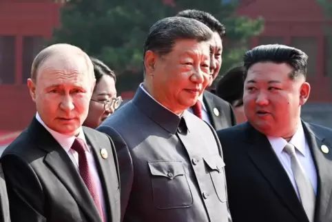 Der russische Präsident Wladimir Putin (links), der chinesische Präsident Xi Jinping (Mitte) und der nordkoreanische Machthaber 