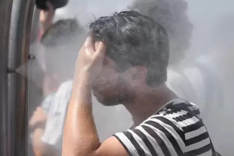 Paris als mögliches Vorbild: Sprühnebel-Anlagen im öffentlichen Raum. 