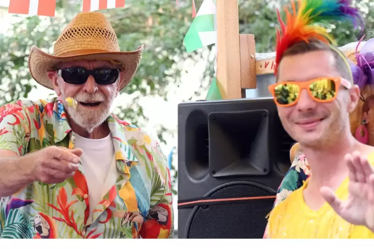 Paradiesv&ouml;gel vom Altenglaner Carnevalverein sind sicher auch dabei. Obwohl: Zumindest Wolfgang Hoffmann (links) trinkt nix. Er 