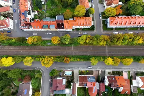 Hier wäre der Bahnhaltepunkt Süd geplant: entlang der Gleise zwischen Hasen- (unten) und Hirschstraße. 