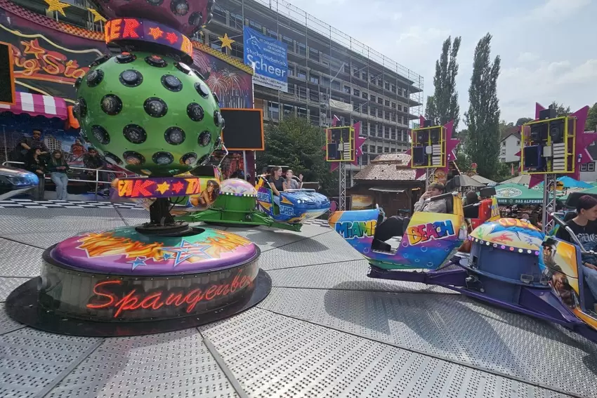 Der Breakdancer stand auch Montag nicht lange still – außer fürs Aus- und Einsteigen.