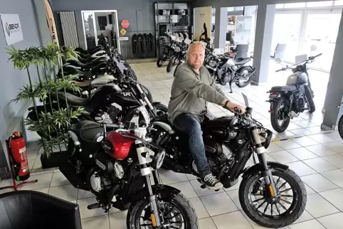  Jochen Riedinger, Geschäftsführer des Autohaus Dahler, hat sich mit der (Zwei)rad-Filiale ein zweites Stadnbein geschaffen. 