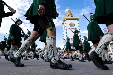 Zwischen all den bayerischen Wadln werden in diesem Jahr auch Pfälzer beim Oktoberfestumzug mitlaufen.