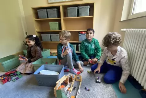 Yasmin (8), Thaer (9), Mohamad (8) und Julian (9) (von links) gefällt’s hier prima. Yasmin (8), Thaer (9), Mohamad (8) und Julian (9) (von links) gefällt’s hier prima.