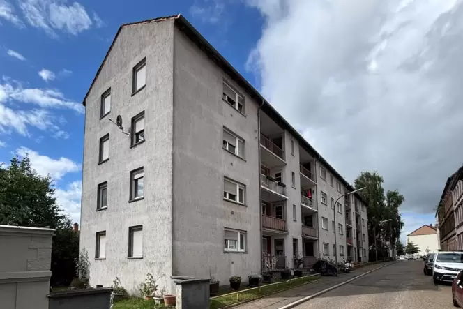 Der Bauhilfe-Wohnblock in der Horebstraße 80 bis 82 muss abgerissen und durch einen Neubau ersetzt werden: Allerdings lässt sich Der Bauhilfe-Wohnblock in der Horebstraße 80 bis 82 muss abgerissen und durch einen Neubau ersetzt werden: Allerdings lässt sich