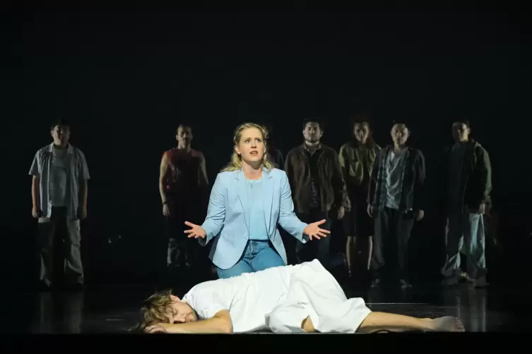 Valerie Gels gibt Maria Magdalena, Gunnar Frietsch ist Jesus. 
