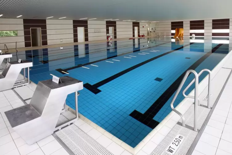 Das Kreisbad in R&ouml;merberg hat als einziges der vier B&auml;der keinen Au&szlig;enschwimmbereich. 
