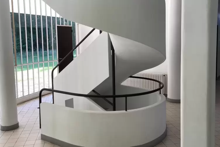 Den Dienstboten stand eine au&szlig;ergew&ouml;hnliche Treppe zur Verf&uuml;gung. 
