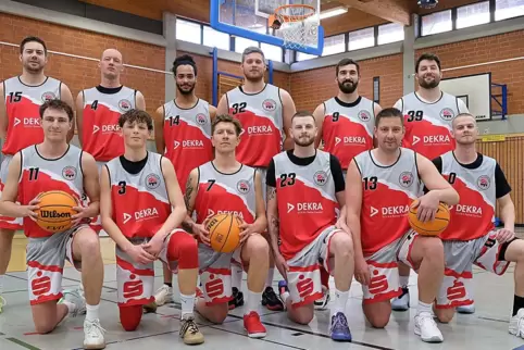 Mit fast identischer Truppe (hier ein Foto vom März 2025) tritt die VT Zweibrücken nun in der Oberliga an (hinten von links): Jo
