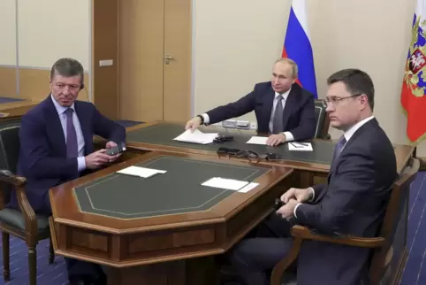 Kremlchef Wladimir Putin und sein Getreuer Dmitri Kosak (links) bei Gesprächen 2019 in Sotschi. 