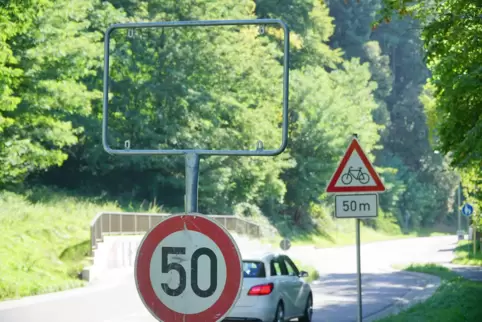 Zum wiederholten Mal wurde das Ortsschild von Rimschweiler geklaut, hier das aus Richtung Ixheim. 