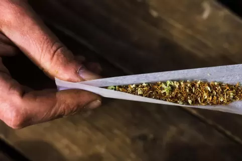 Die Polizei hat vier Gramm Cannabis bei dem Mann gefunden. (Symbolfoto)